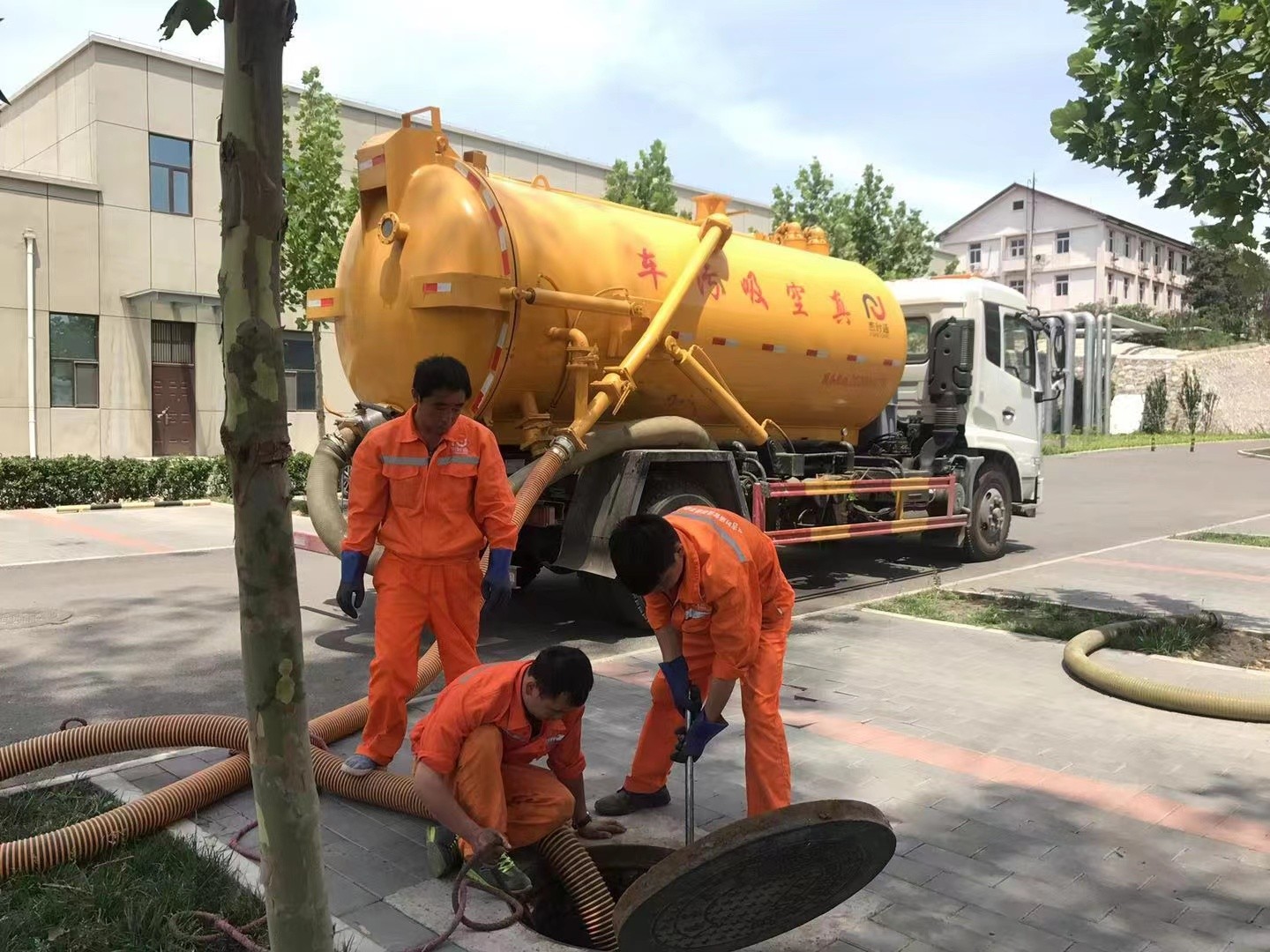 东阿化粪池清理与5-8吨吸粪车施工效率分析